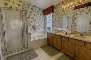 House | Bathroom | Towels - Stunning 3 bed Former Model Home With Private Upgraded Pool - 352 (Clermont)