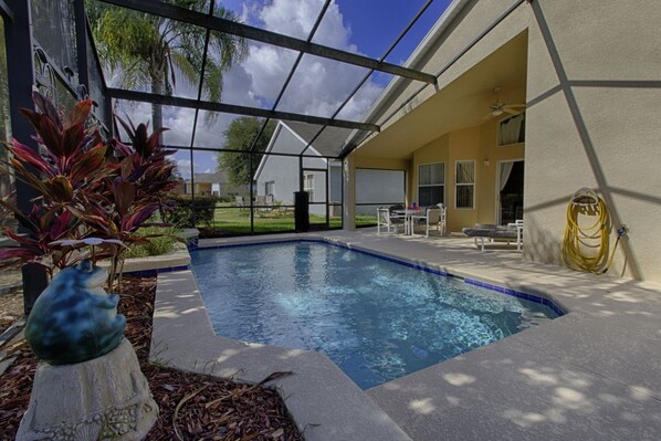 Hus | Pool | Utomhuspool