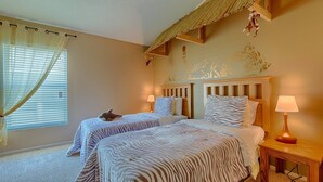 House - Newly Refurbished 4 bed With Themed Children`s Rooms With Free Pool Heat (Davenport)