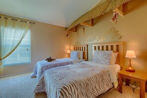 House | 4 bedrooms, desk, travel cot, free WiFi - Newly Refurbished 4 bed With Themed Children`s Rooms With Free Pool Heat (Davenport)