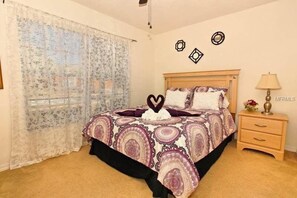 Talo | 3 makuuhuonetta, työpöytä, silitysrauta/-lauta, ilmainen Wi-Fi