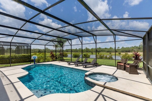 5 makuuhuonetta, työpöytä, ilmainen Wi-Fi