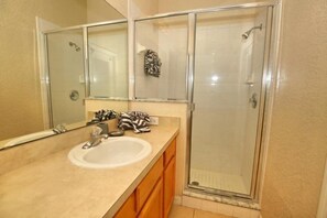 4 bedrooms, desk, iron/ironing board, free WiFi - Stunning 4 Bedroom Villa With Its Own Private Pool and Spa - 230 (Clermont)