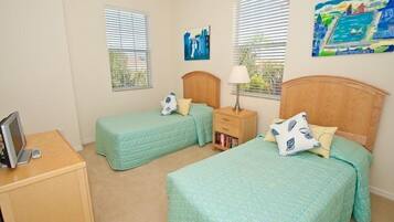 House | 4 bedrooms, desk, free WiFi, alarm clocks