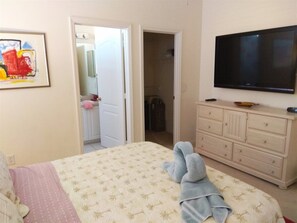 Talo | 4 makuuhuonetta, työpöytä, ilmainen Wi-Fi, herätyskellot