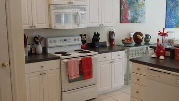 House | Private kitchen | Fridge, microwave, oven, dishwasher