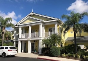 المنشأة من الخارج