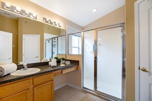 House | Bathroom | Hair dryer, towels