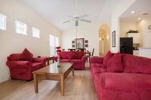 ハウス | リビングルーム | テレビ