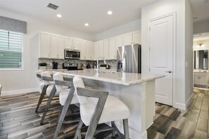 Dishwasher, cookware/dishes/utensils