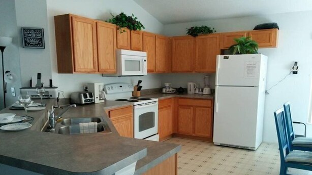 House - Lovely 4 Bedroom Home - 382 (Davenport)