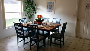 House | Private kitchen - Lovely 4 Bedroom Home - 382 (Davenport)