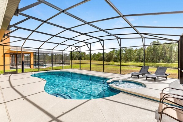 6 kamar tidur, meja kerja, dan Wi-Fi gratis