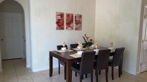 Máy rửa bát, dụng cụ nấu nướng/bát dĩa/dao nĩa