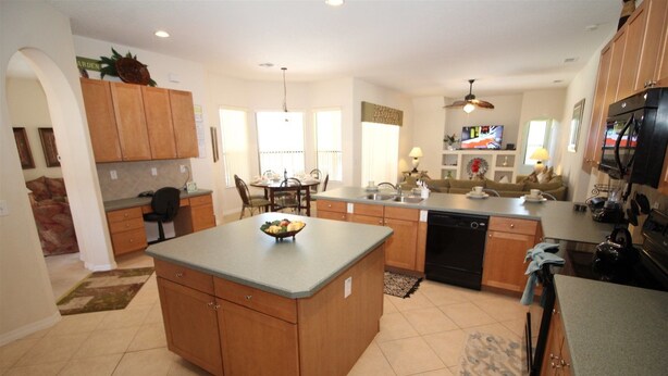 House | Private kitchen - Large 5 bed Pool Home With Excellent Privacy - 440 (Davenport)