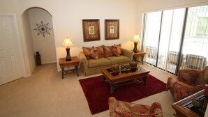 House | Living room - Large 5 bed Pool Home With Excellent Privacy - 440 (Davenport)