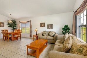 Flat-screen TV, DVD player, ping pong, toys - 437 (Davenport)