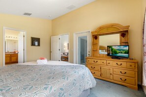 4 bedrooms, desk, free WiFi, alarm clocks