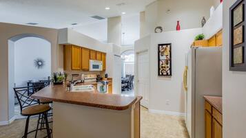 Dishwasher, cookware/dishes/utensils