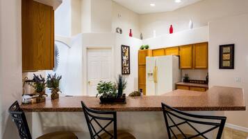 Dishwasher, cookware/dishes/utensils