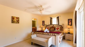 House - Amazing Modern 5 bed Villa With South Facing Pool Overlooking Conservation and Woodland (Davenport)