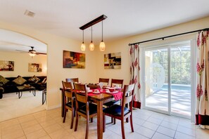 House | Private kitchen | Fridge, microwave, oven, dishwasher - Amazing Modern 5 bed Villa With South Facing Pool Overlooking Conservation and Woodland (Davenport)