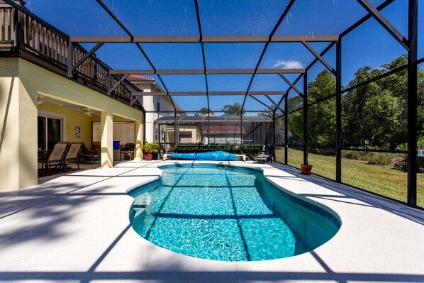 House | 5 bedrooms, desk, free WiFi - Amazing Modern 5 bed Villa With South Facing Pool Overlooking Conservation and Woodland (Davenport)