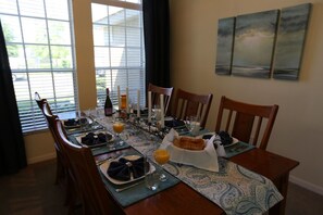 Lava-louças, talheres/pratos/utensílios de cozinha