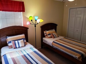 5 Schlafzimmer, Schreibtisch, Bügeleisen/Bügelbrett, kostenloses WLAN