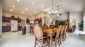 Astianpesukone, keittoastiat/astiat/ruokailuvälineet