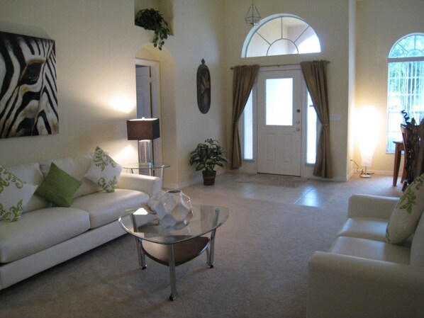 House | Living room | TV, books - Stunning 4 bed Villa With South Facing Pool and spa With no Immediate Rear Neighbors - 309 (Clermont)