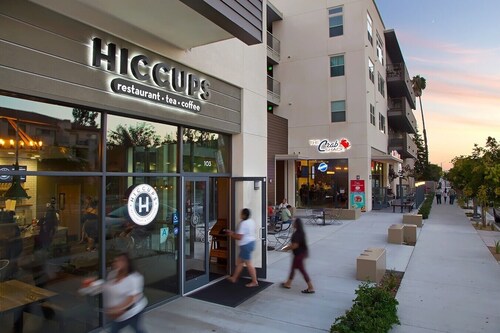 * NOUVELLE CONSTRUCTION * Lit king Splashed Sun 2b avec piscine par LAX