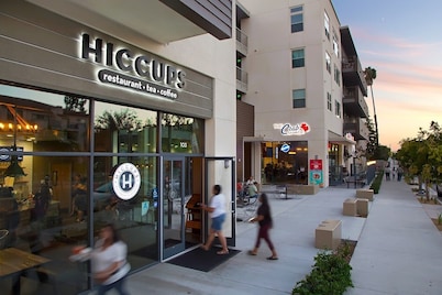 *NEW CONSTRUCTION* Sun Splashed 2b King bed w/pool by LAX, beaches, Disneyland.