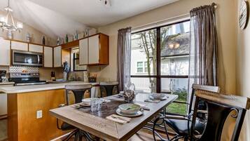 House, Multiple Beds (South Beach Casa) | Private kitchen | Microwave, coffee/tea maker, toaster, blender