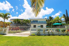 A modern two-story building with a pool and outdoor seating area. - Costa Paraíso Beach House (Aguada)