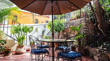 Traditional Villa | Terrace/patio