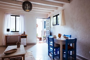 In-room dining - Pied-a-terre at Casitas Aparicio (San Miguel de Allende)