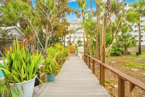 Property grounds - Treasure Island Beach Time Sleeps 22 (Treasure Island)