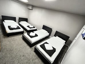 Bed in 4 Bed Dormitory Room Female Only | Iron/ironing board, free WiFi, bed sheets - HIT Hostel (Auckland)