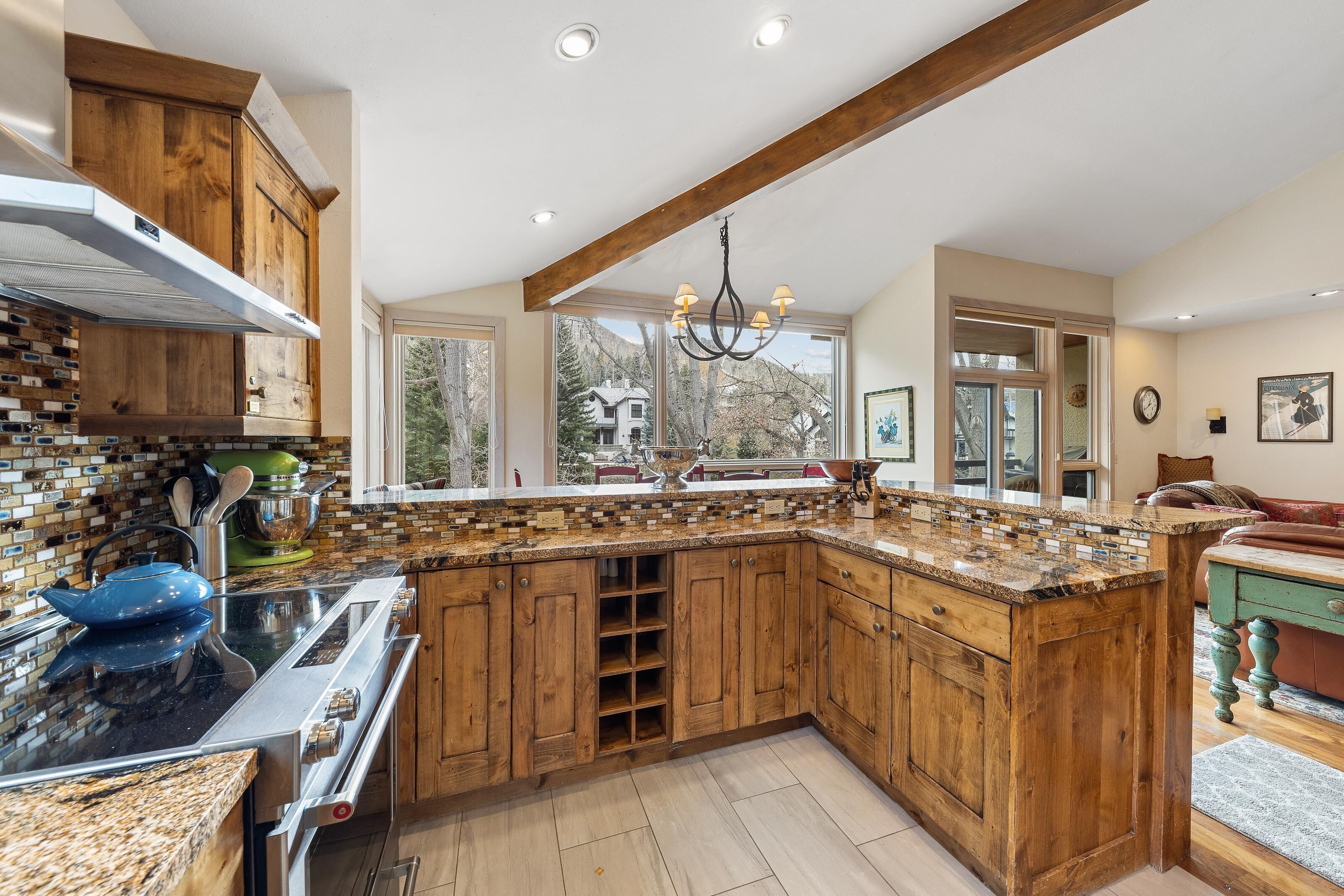 Frigorífico, horno, placa de cocina y cafetera o tetera