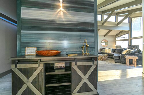 Oceanfront Luxury & Views, Private Beach Access, Fire Pit, 4BR/3BA, Sleeps 10