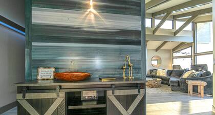 Oceanfront Luxury & Views, Private Beach Access, Fire Pit, 4BR/3BA, Sleeps 10