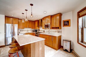 Kondominium Premium | Dapur pribadi | Lemari es, microwave, oven, dan kompor