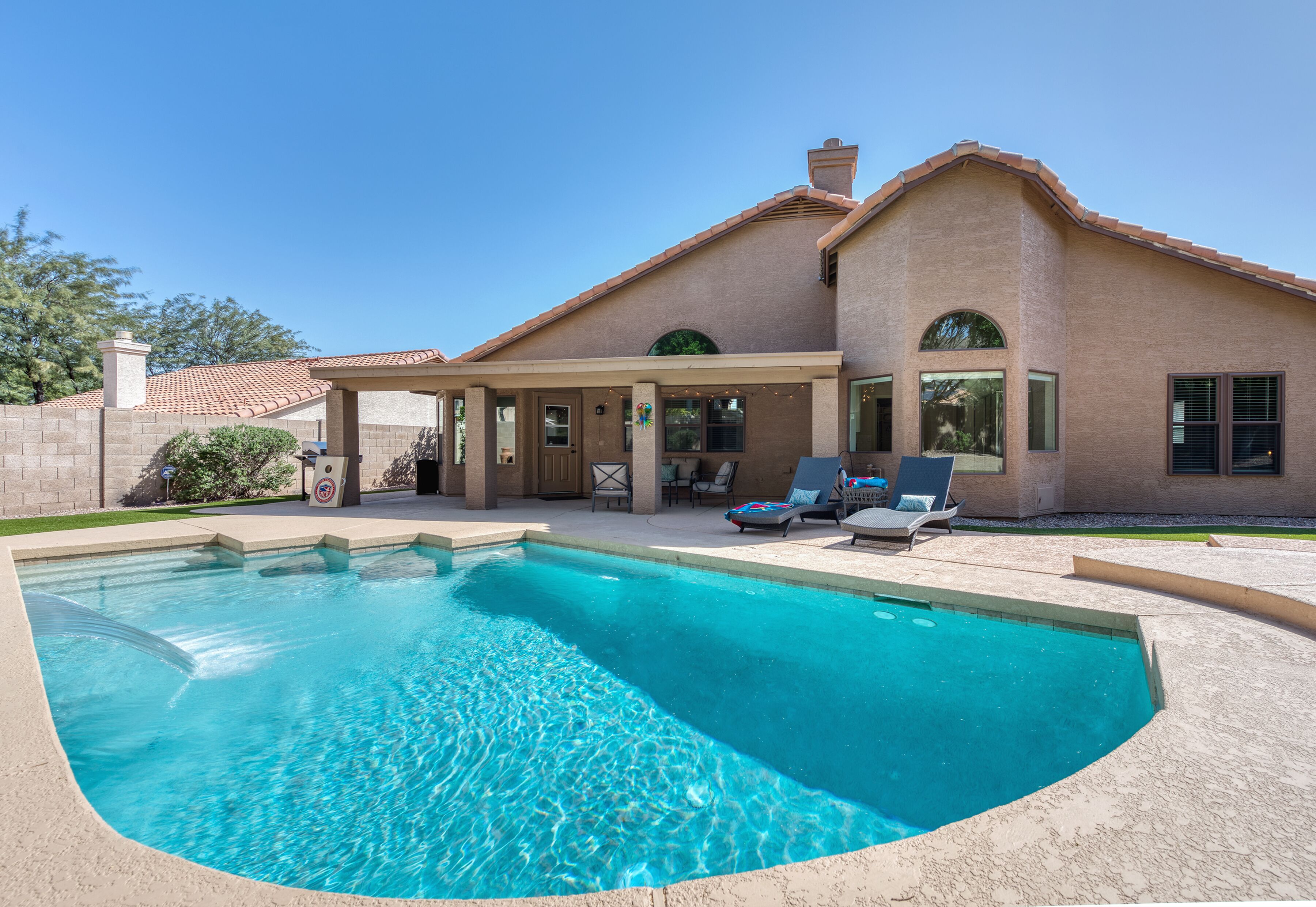 FUNTASTIC in Phoenix 4 Bedroom with a pool