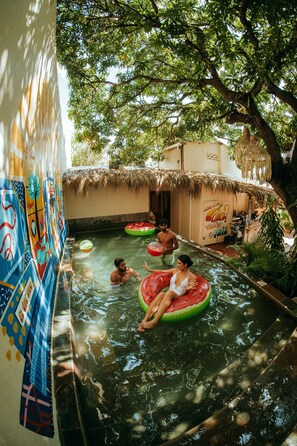 Kolam renang outdoor