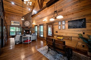 Dining - Deer To My Heart: Sleeps 6 + Game Room (Broken Bow)