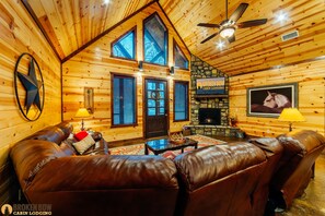 Flat-screen TV, fireplace, stereo