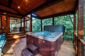 Property grounds - A Beautiful View:  5 BR + Loft, 5.5 Bath, Sleeps 15 (Broken Bow)