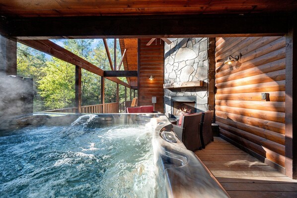 Outdoor spa tub