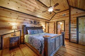 6 bedrooms, free WiFi, bed sheets, wheelchair access - Caddy Shack: Sleeps 24 + Game Room, Loft with Additional Sleeping (Broken Bow)